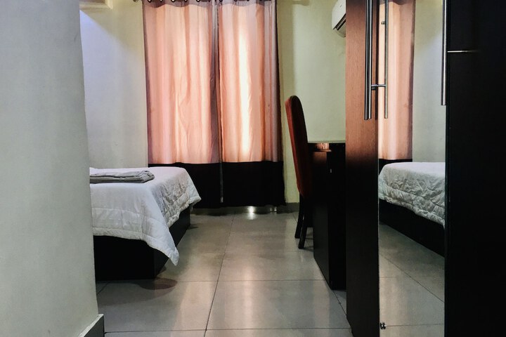 Room 3 of 9