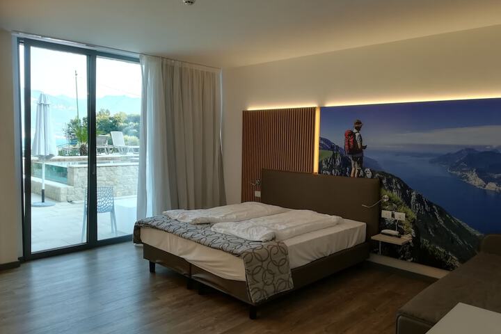 Room 6 of 81