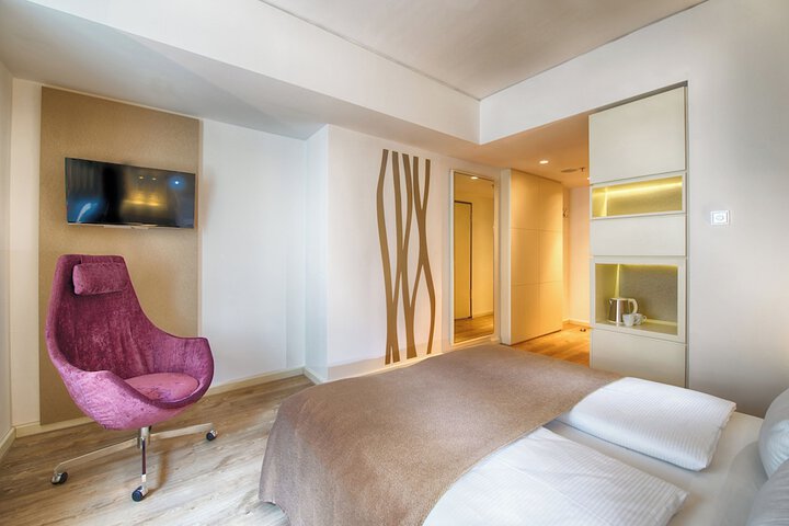 Room 16 of 49