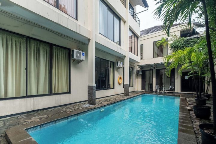Hotel Pool