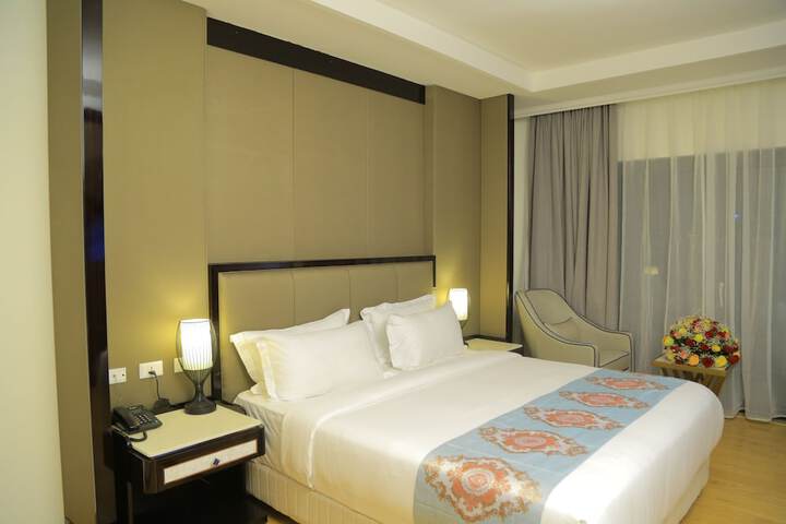 Room 12 of 33