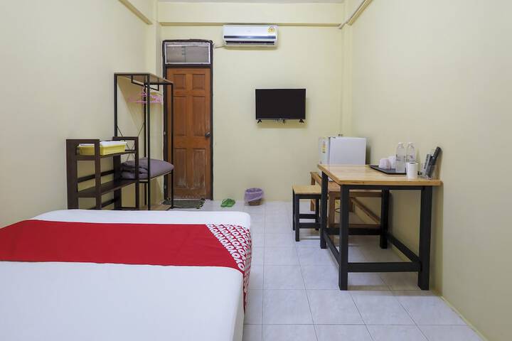 Room 8 of 28