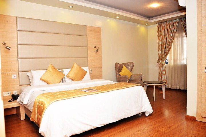 Room 14 of 39