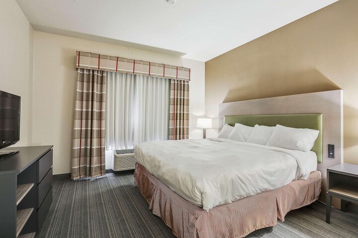 1 King Bed (19 of 19)