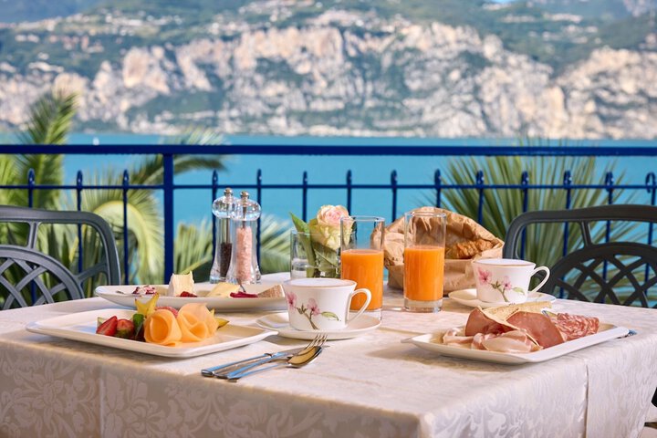 Breakfast/Coffee Service 111 of 134