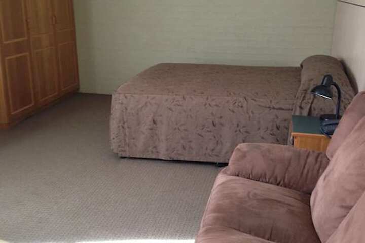 Room 11 of 37