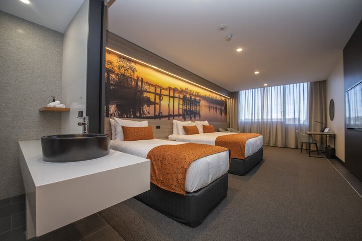 Room 6 of 40