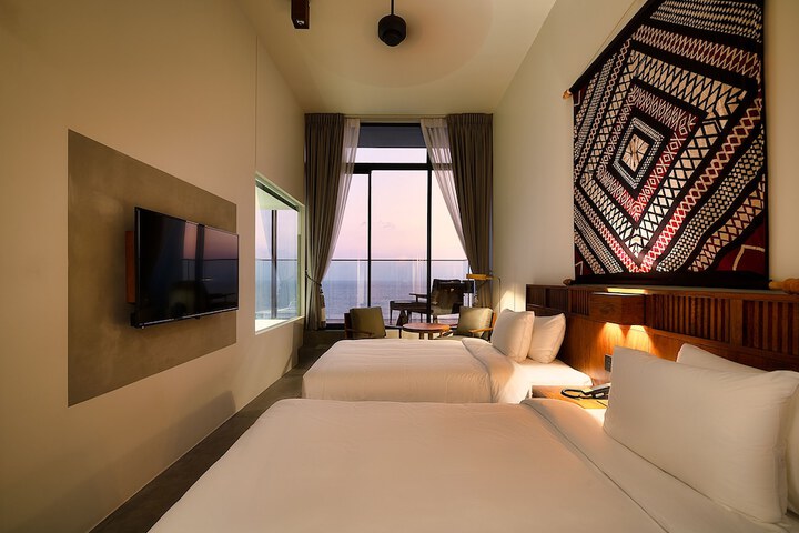 Room 13 of 35