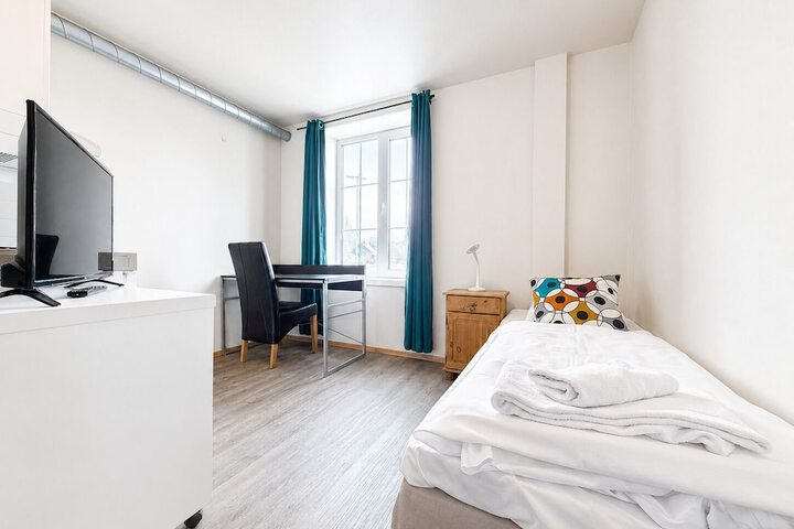 Room 5 of 17