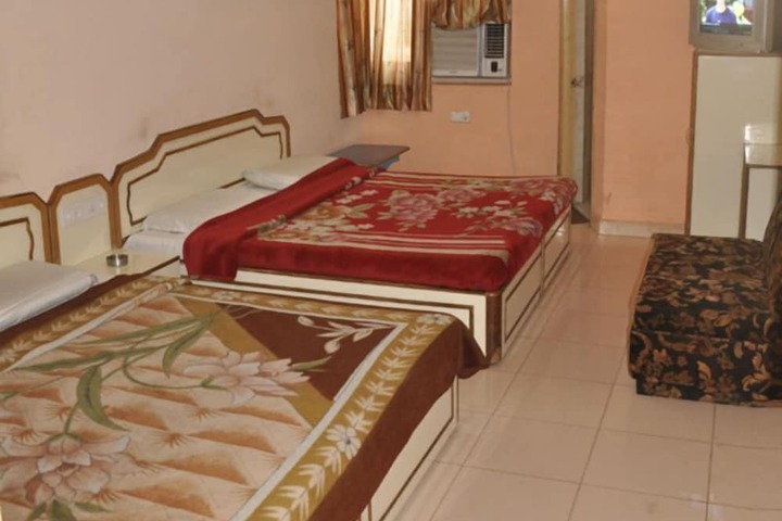 Room 6 of 33