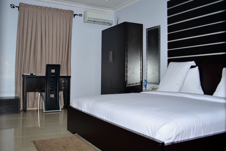 Room 10 of 37