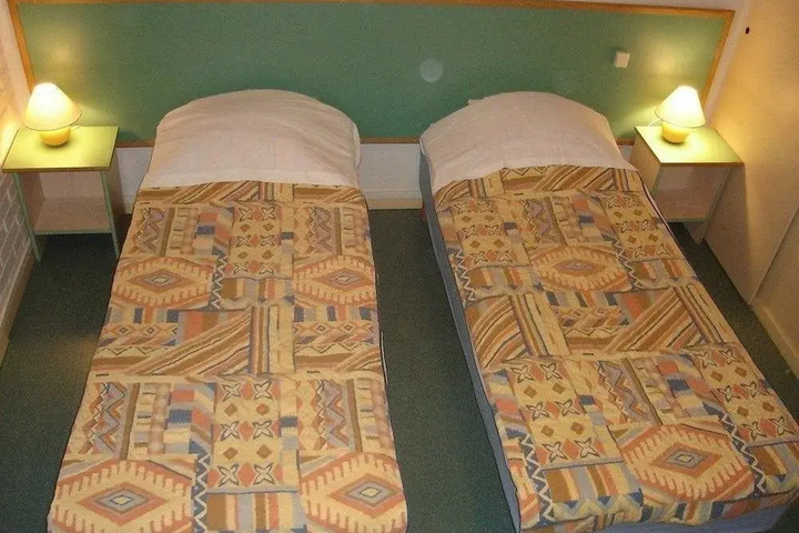 Room 4 of 18