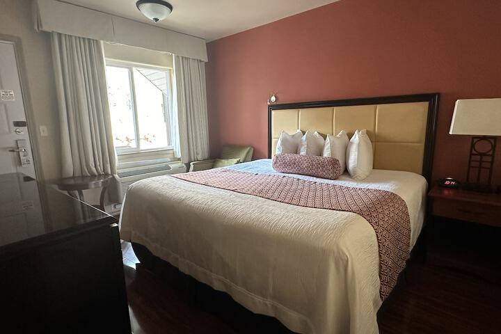 Room 7 of 42