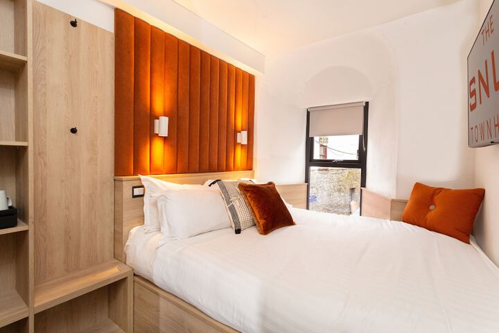 Room 16 of 25