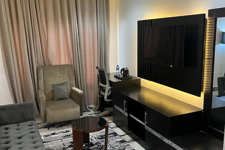 Room 35 of 87