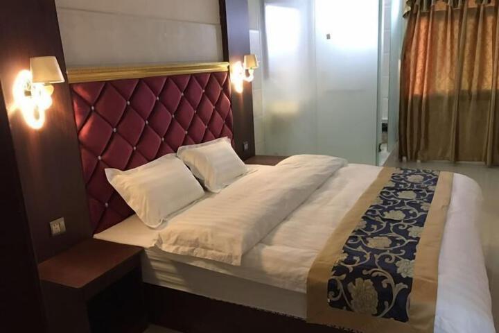 Room 27 of 42