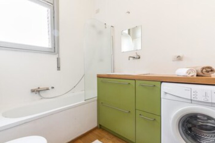 Room 4 of 25
