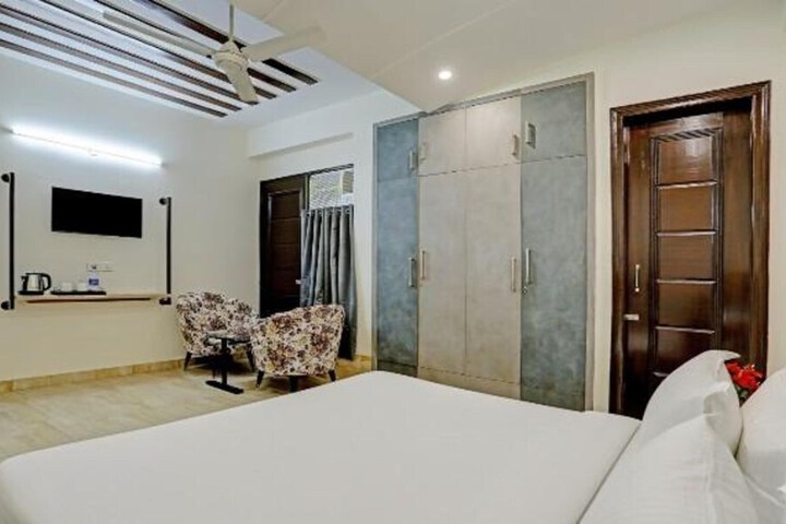Room 12 of 23