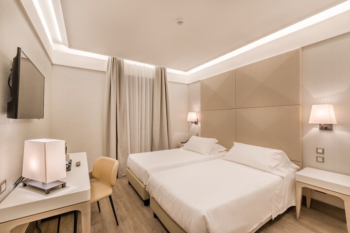 Room 12 of 40