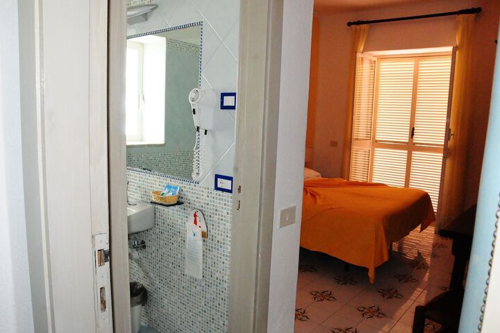 Room 4 of 55