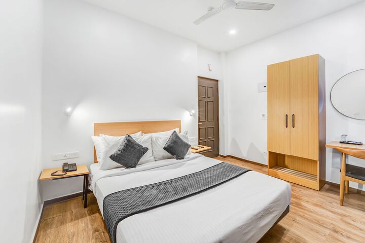 Room 4 of 13