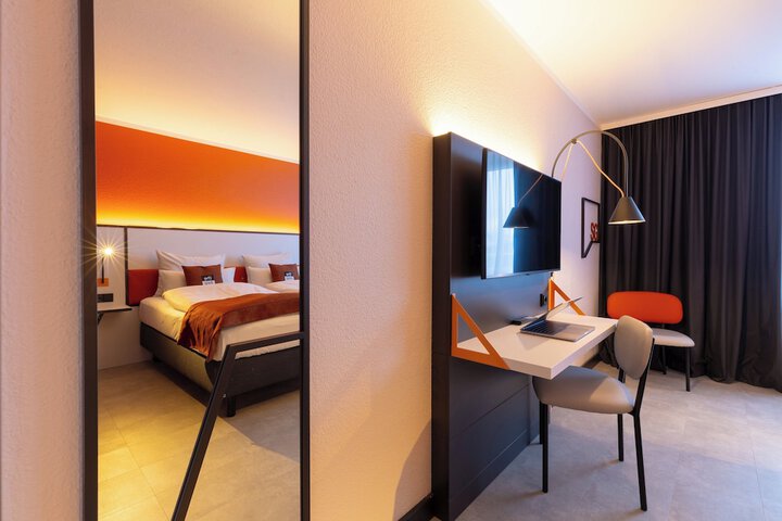 Room 34 of 110