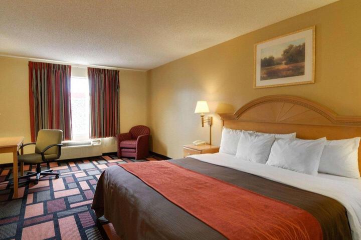 1 King Bed (3 of 12)