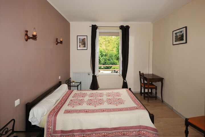 Room 3 of 44
