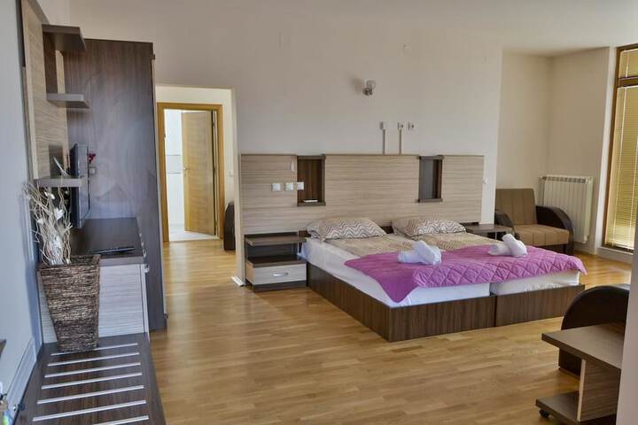 Room 4 of 58