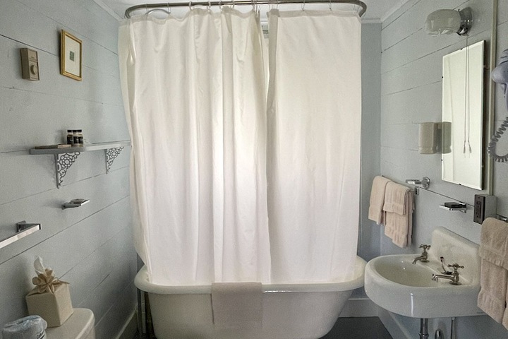Room 72 of 107