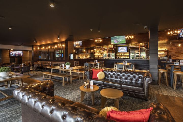 Lounge 40 of 45