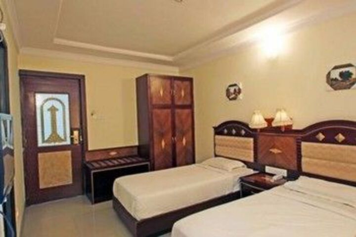 Room 4 of 13