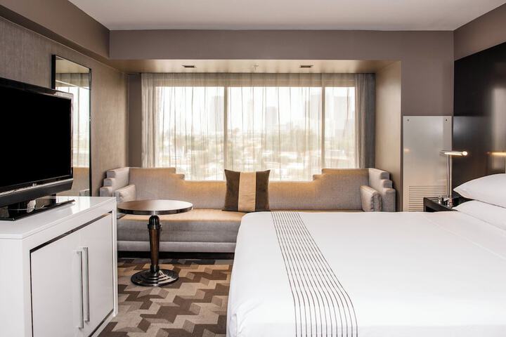 Room 18 of 108