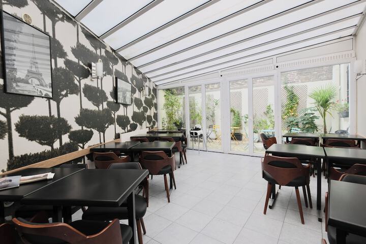 Breakfast area