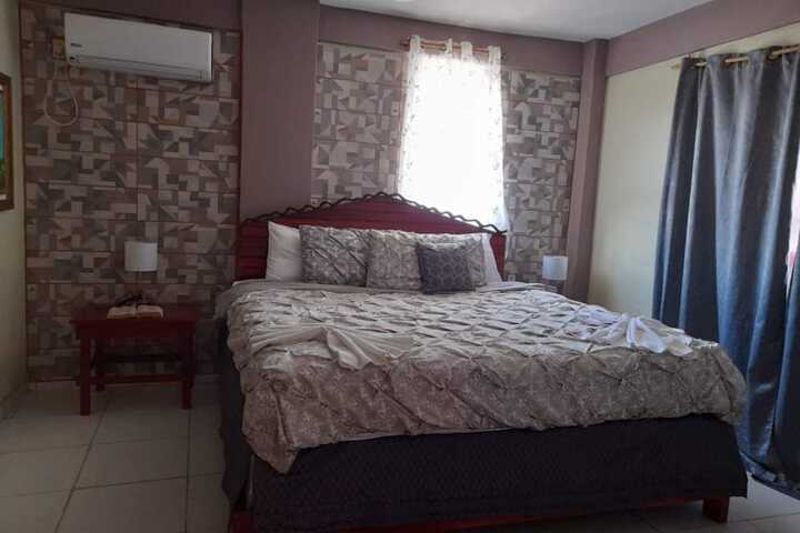 Room 25 of 108