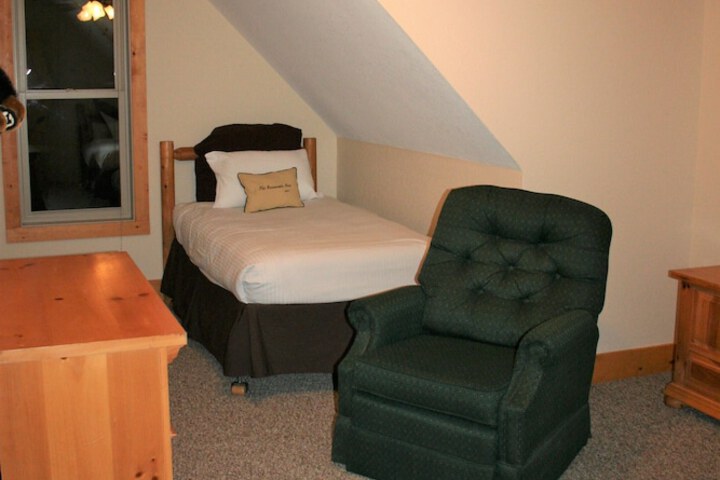 Room 28 of 85