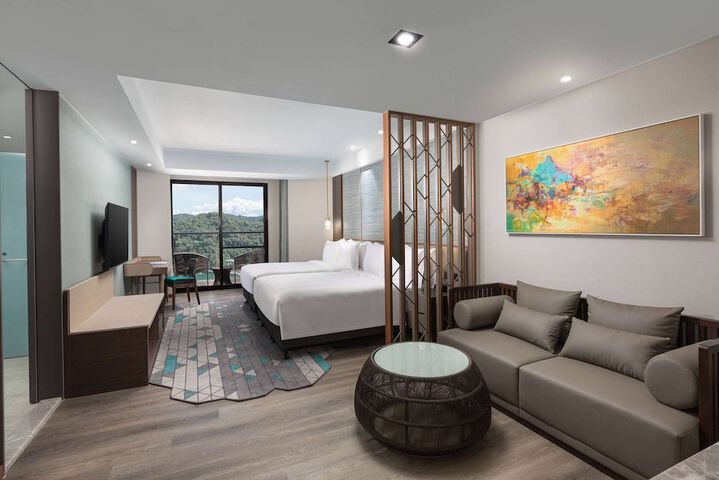 Room 4 of 83