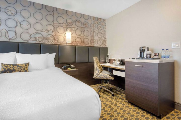 1 King Bed (2 of 11)