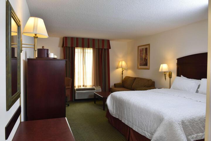 1 King Bed (2 of 13)