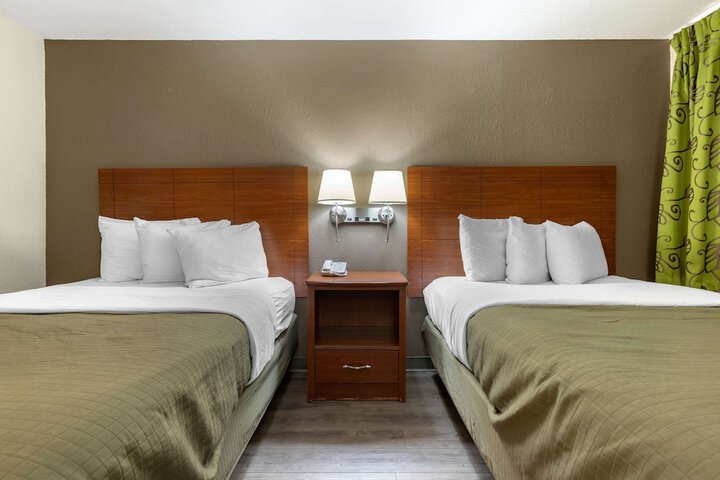 2 Double Beds (2 of 11)