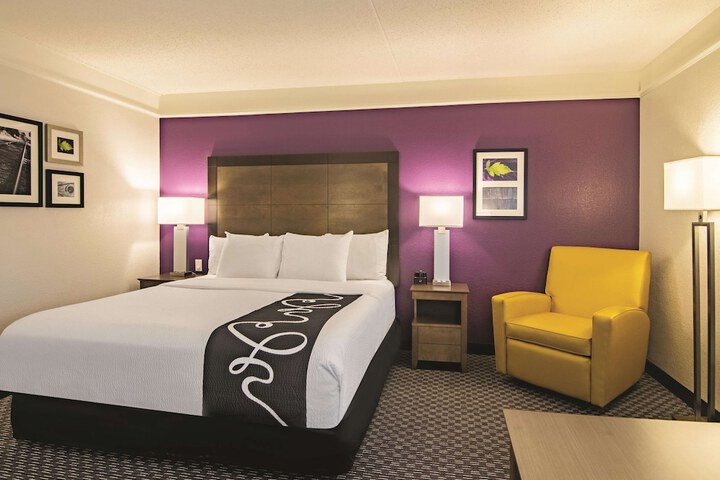 1 King Bed Mobility Accessible (10 of 21)
