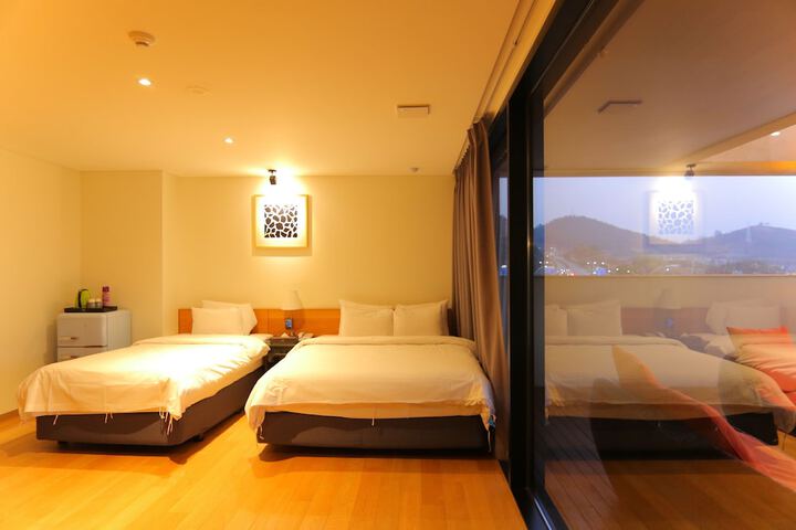 Room 80 of 190