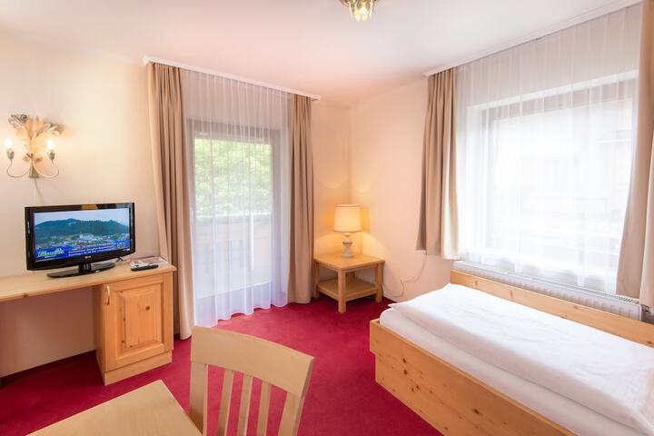 Room 2 of 24