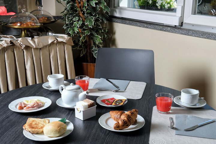 Breakfast/Coffee Service 38 of 52