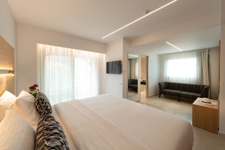 Room 8 of 160