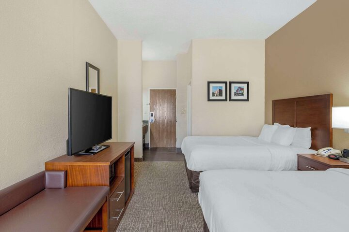 2 Queen Beds (4 of 5)