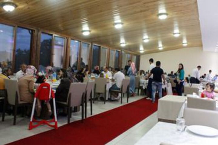 Dining 33 of 35