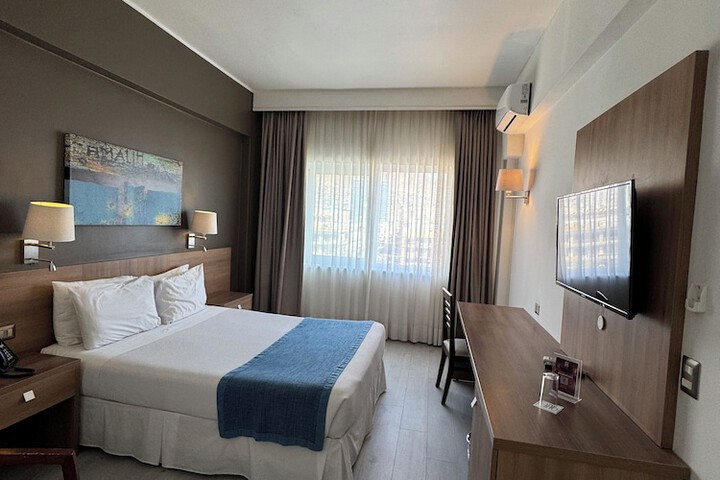 Room 25 of 127