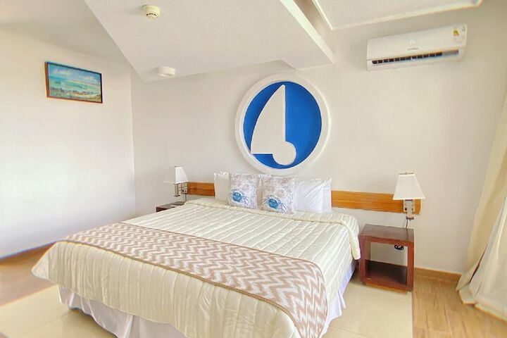 Room 7 of 77