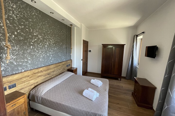 Room 6 of 31